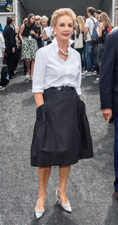 C Mo Llevar Camisa Blanca Con Falda Seg N Carolina Herrera Vogue