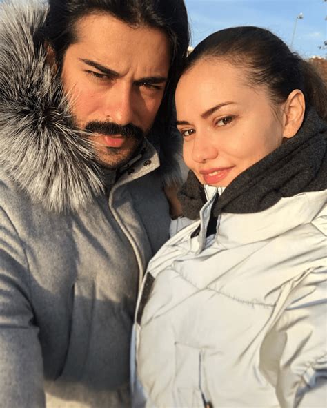 Burak Özçivit de Amor eterno y su esposa celebran aniversario juntos