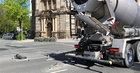 T Dlicher Unfall In Bayreuth Fahrradfahrer Wird Unter Reifen Von Lkw