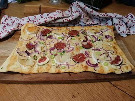 Flammkuchen mit Feigen und Ziegenkäse Urban Eves Kitchen