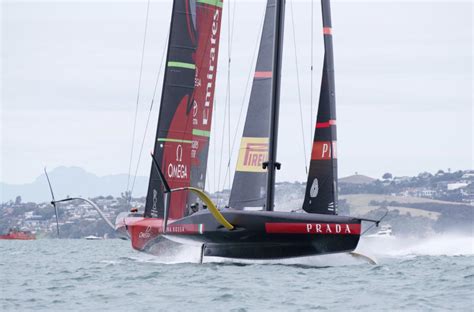 Video America S Cup Luna Rossa E New Zealand Ferme In Mare Attesa