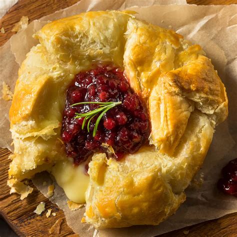 Baked Brie En Croute With Jam Recipe Sur La Table