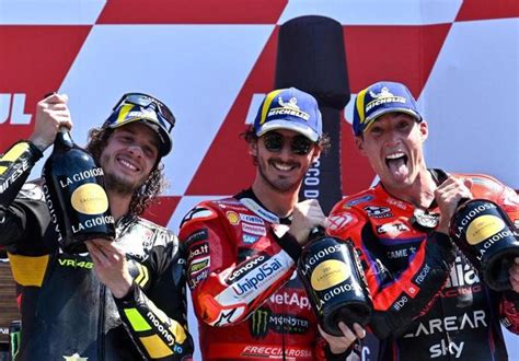 Bagnaia ejerce de campeón y Aleix Espargaró sube al podio en los