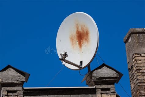 Vieja Antena Parabólica Oxidada Foto De Archivo Imagen De Azotea