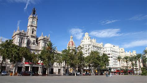 La Plaza Del Ayuntamiento De Valencia El Centro De La Ciudad