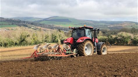 PLOUGHING FOR FODDER BEET Case Maxxum 150 With A 4 Furrow Plough And