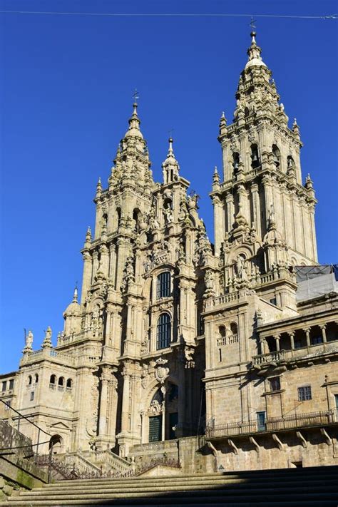 Catedral Fachada Barroca Y Torres De La Praza Do Obradoiro Por La Noche