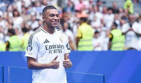 Real Madrid Kylian Mbappé titulaire pour sa première