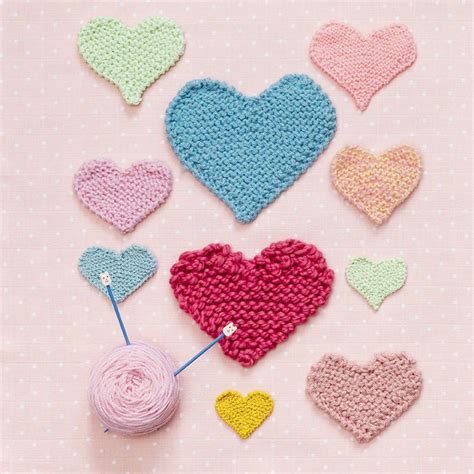 Des Petits Coeurs Portes Bonheurs En Tricot Porte Bonheur Boucles D