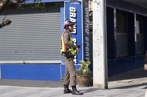 Man surrenders after firing many shots into air in Bangkok