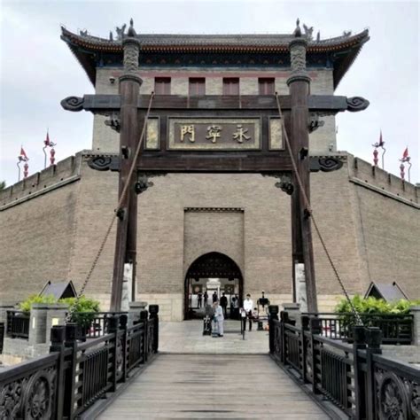 Xi’an City Wall: Explore China’s Historic Marve