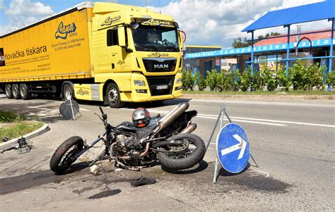 PROMETNA NESREĆA KOD KARLOVCA Motociklist naletio na kamion i poginuo