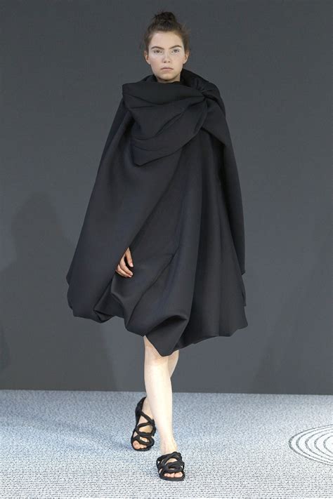 Viktor Rolf Couture Fashion Show Collection Fall Winter Presented