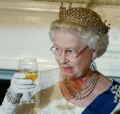 Queen Elizabeth joins English sparkling wine industry