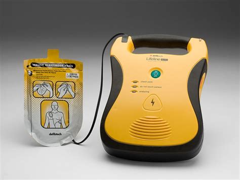 Defib Highlight Defibtech Lifeline Auto Fully Automatic Aed Blog