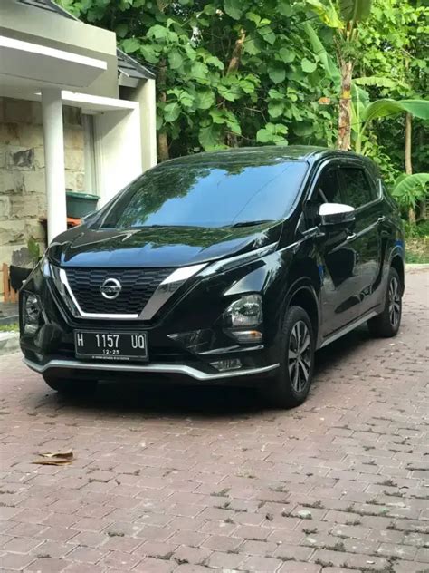 Nissan Livina VL 2019 Matic Low Kilometer Hitam Mobil Bekas 917748867