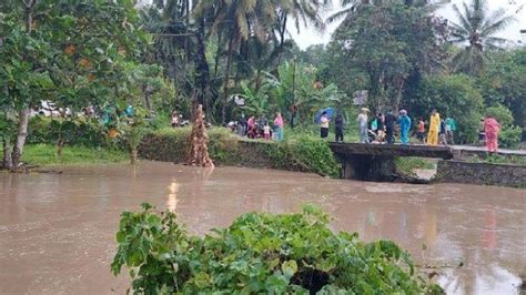 Breaking News Air Sungai Meluap Rumah Warga Di Kelurahan Lewaja