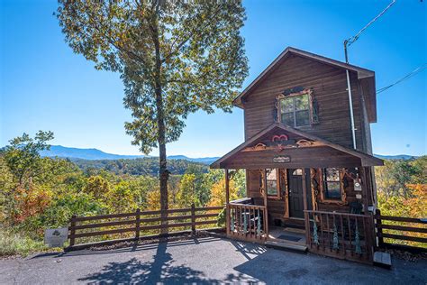 Cabin In Pigeon Forge Mountain Romance Pigeon Forge Tn Cabins