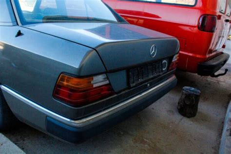 Mercedes W124 1990 OLDTIMER GARAGE MOSTAR