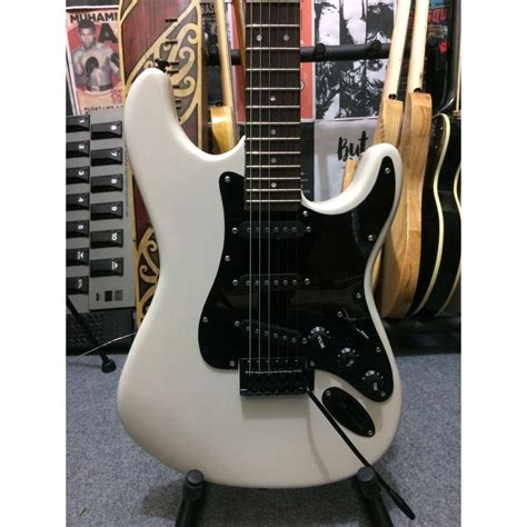 Jual Gitar Elektrik Fender Stratocaster Putih Shopee Indonesia