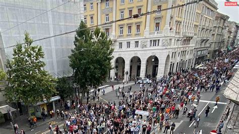 In Mila Al Corteo No Green Pass Centro Di Trieste Bloccato