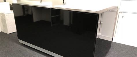 Black High-Gloss Reception Desk