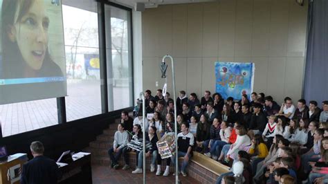 Schüler des Lise Meitner Gymnasiums führen per Video ein Gespräch mit