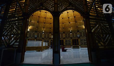 FOTO Mengagumi Keindahan Masjid Bambu Yang Diklaim Terbesar Se