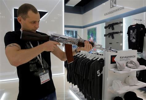 Kalashnikov abre una tienda en el mayor aeropuerto de Moscú Reuters