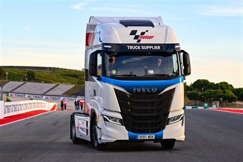 Iveco Devient Le Fournisseur De Camions Officiel Du Motogp