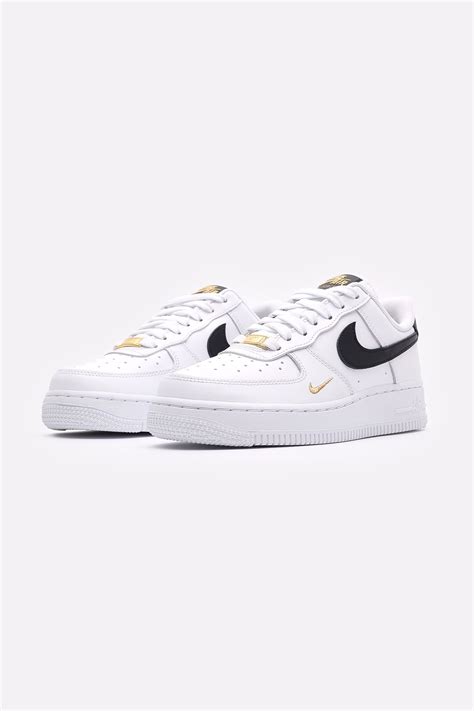 Купить белые женские кроссовки WMNS Air Force 1 07 ESS от Nike CZ0270