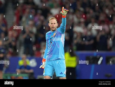 Il Portiere Ungherese Peter Gulacsi Durante La Partita Uefa Euro