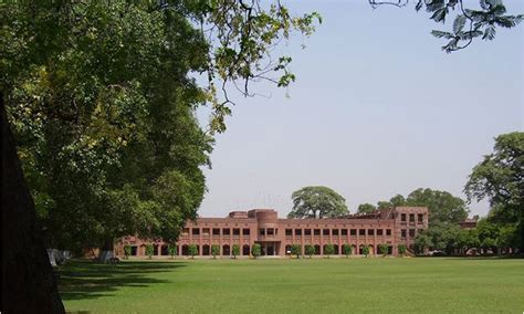 Aitchison College abolishes kinship - Pakistan - DAWN.COM