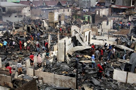 KEBAKARAN PERMUKIMAN PADAT PENDUDUK DI MAKASSAR ANTARA Foto