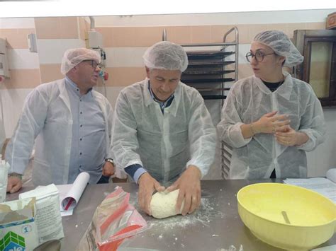 A Lezione Di Arte Bianca Il Fascino Del Pane Fatto In Casa E Della