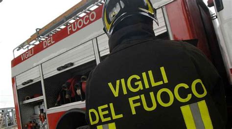 Concorsi Vigili Del Fuoco Pubblicati 2 Bandi Per Pompieri Via Alle