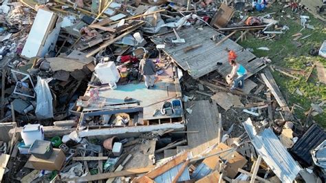 Passagem De Tornado Destr I Cidade E Deixa Ao Menos Cinco Mortos Nos Eua