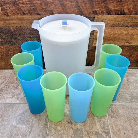 Set Of 8 Vintage Tupperware Tumblers And Pitcher 1980s 16 Oz Tumblers