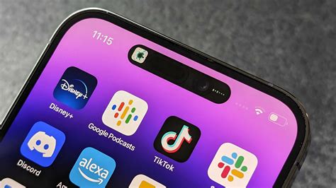 Using Dynamic Island On IPhone 14 Pro A Year On A Notch By Any Other