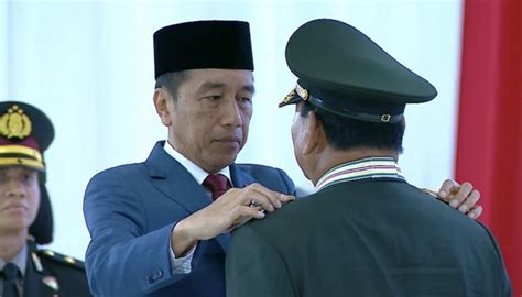 Sah Jokowi Naikkan Pangkat Prabowo Jadi Jenderal TNI Kehormatan