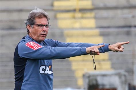 Em Treino Para Final Oswaldo Coloca Luan No Banco E Carrega D Vida