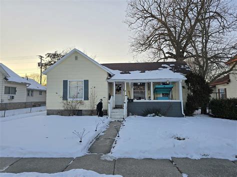 406 Stanton St, Bay City, MI 48708 - See Est. Value, Schools & More