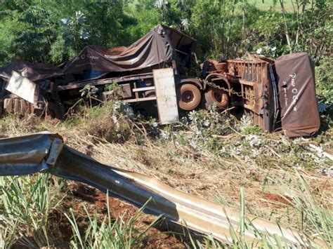 Motorista Sai Ileso E Carreta Fica Destru Da Ao Cair Em Ribanceira Na