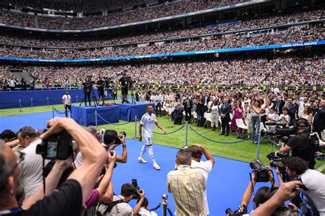 Inside Kylian Mbappe’s Real Madrid presentation: Echoes of Ronaldo and warm welcome for family ...