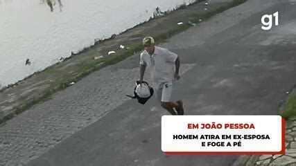 Vídeo mostra momento em que homem atira na ex companheira e foge a pé