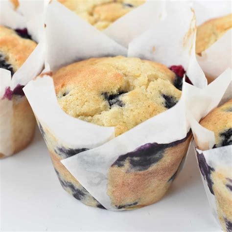 Big & Fluffy Blueberry Muffins | Baking Envy Easy Blueberry Muffins, Blue Berry Muffins, Milk ...