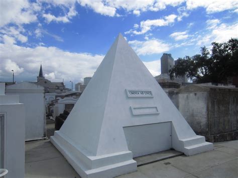 St. Louis Cemetery No. 1 · New Orleans French Quarter