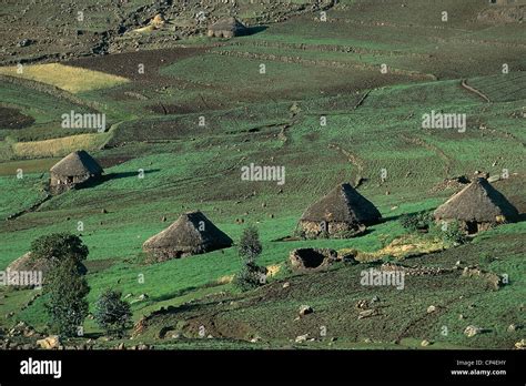 Ethiopia Around Lalibela Huts And Crops Stock Photo Alamy