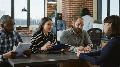 RECRUTEMENT 6 Entreprises Canadiennes recrutent des étrangers La