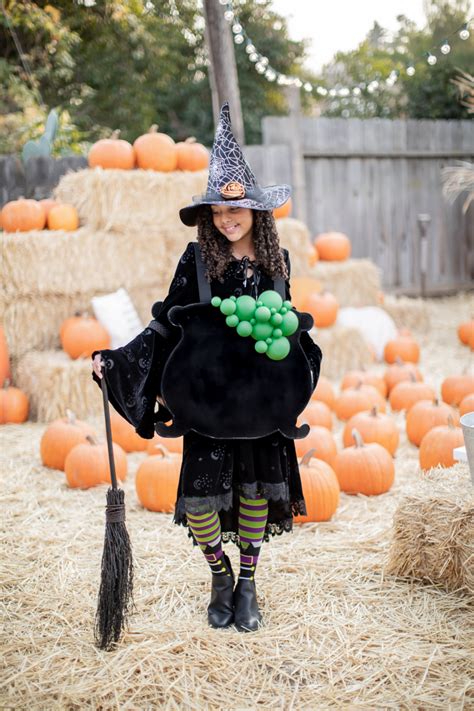 Cauldron Boxtume Using Amazon Prime Box A Pumpkin And A Princess